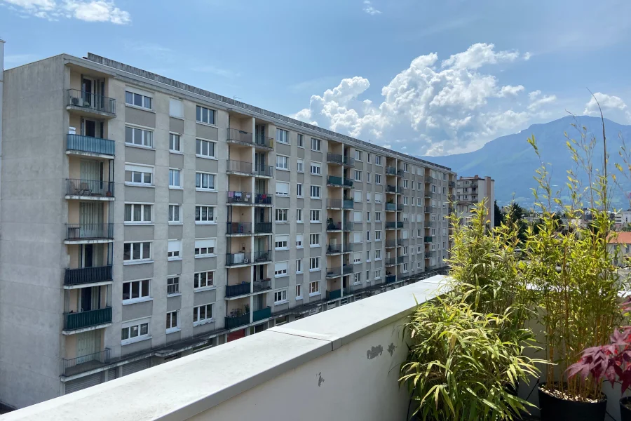 Aménager une terrasse en longueur - AVANT