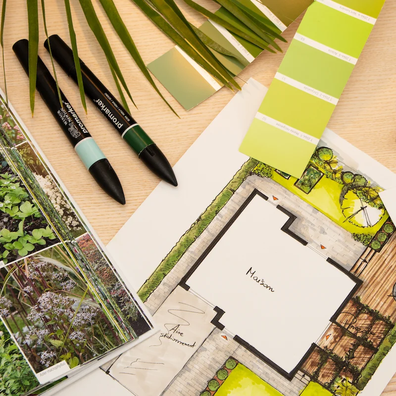 Croquis d'aménagement paysager avec feutres et planche Pantone