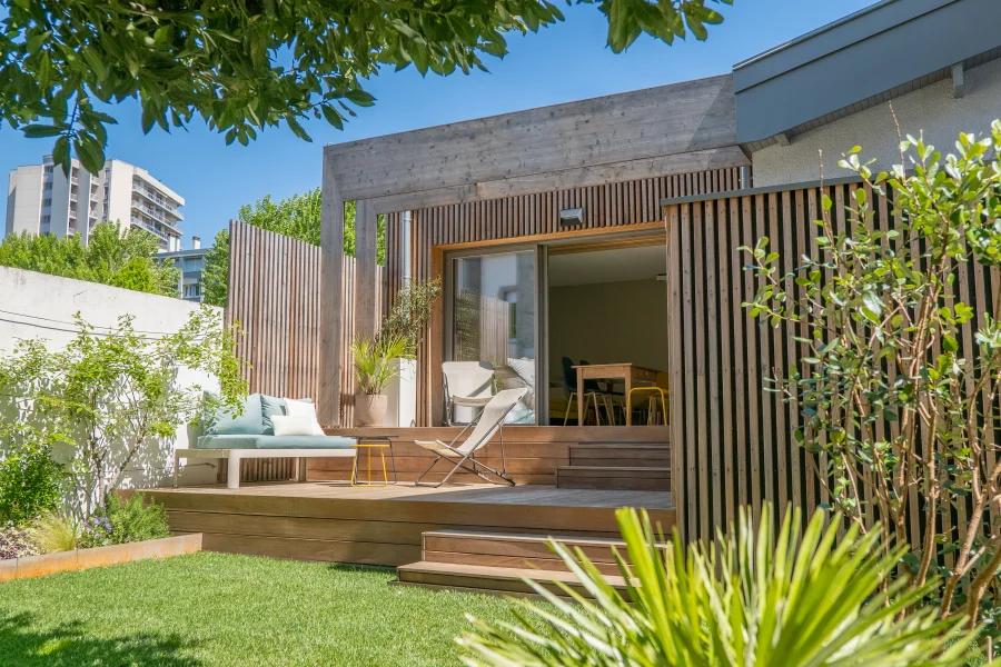 Exemple d'installation de toitures végétalisées - vue de la terrasse APRES les travaux