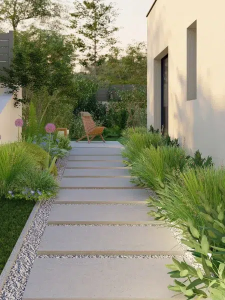 idée d'aménagement pour un jardin contemporain en pente : une zone de circulation autour de la maison